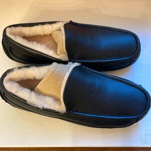 New in box UGG Men’s Black Leather Ascot slippers. Size 11